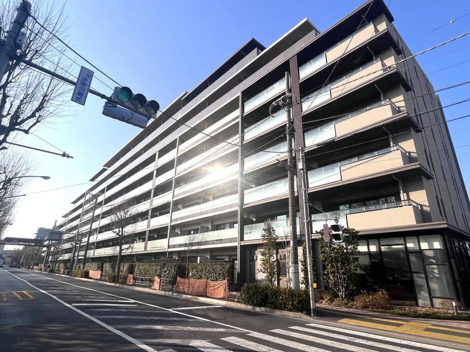 Modern 3LDK Apartment with Double Auto-Lock Security - Photo 1