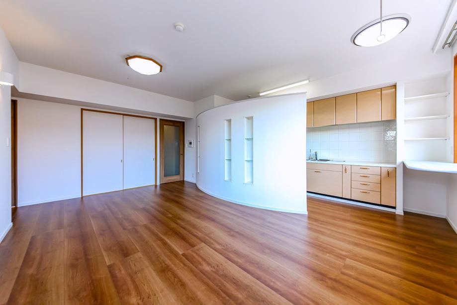 Spacious 4LDK Apartment with Southeast View - Photo 1