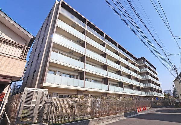Modern 3LDK Apartment in Higashi Hiraga - Photo 1