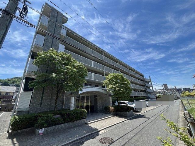 4LDK+S apartment in Higashi Ward, Hiroshima - Photo 1
