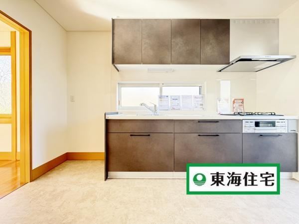 Fully Renovated 4LDK Home with Family-Friendly Layout in Midoridai - Photo 1