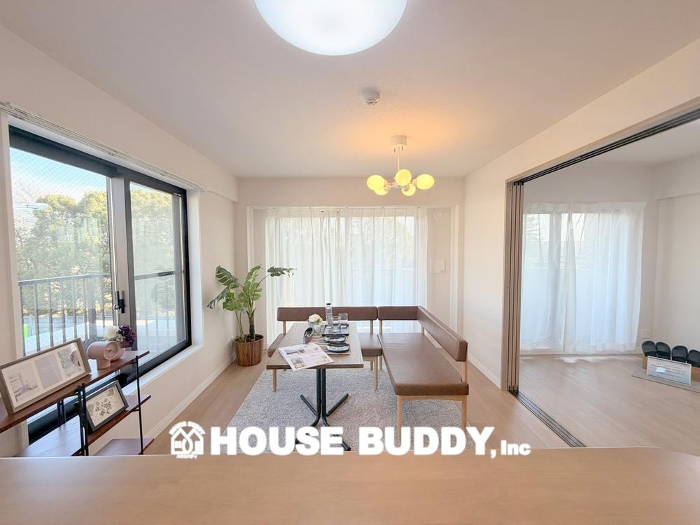 Renovated 2LDK+S Apartment Near Higashi-Fussa Station - Photo 1