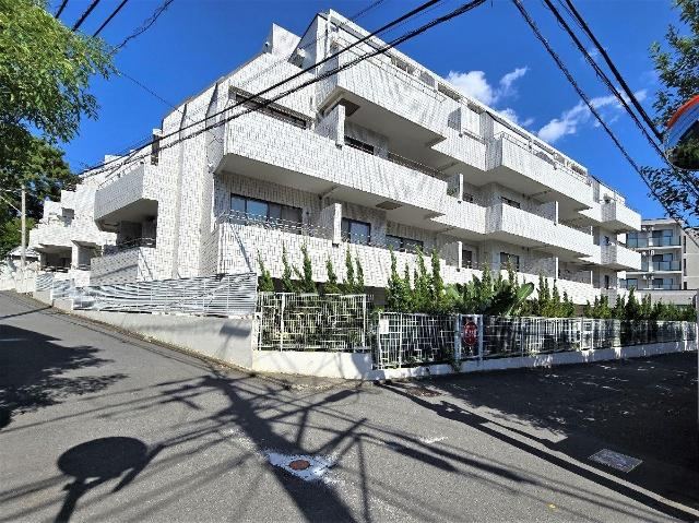 1LDK Apartment with Private Garden in Chigasaki - Photo 1
