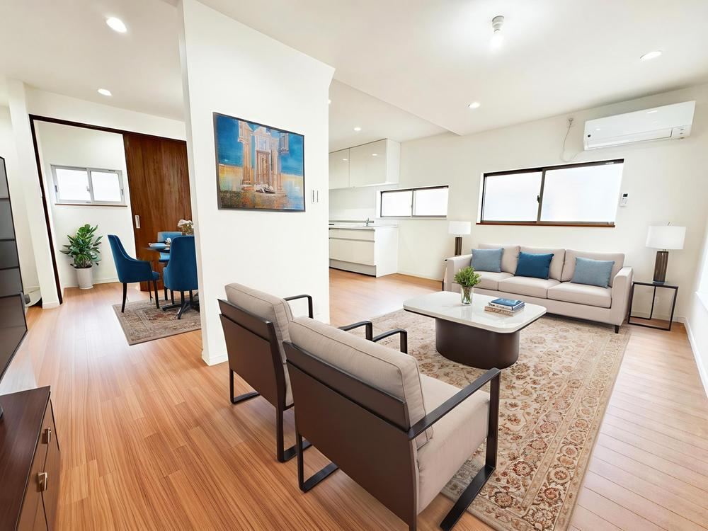 Renovated 2LDK+S House with Easy Access to 3 Stations - Photo 1