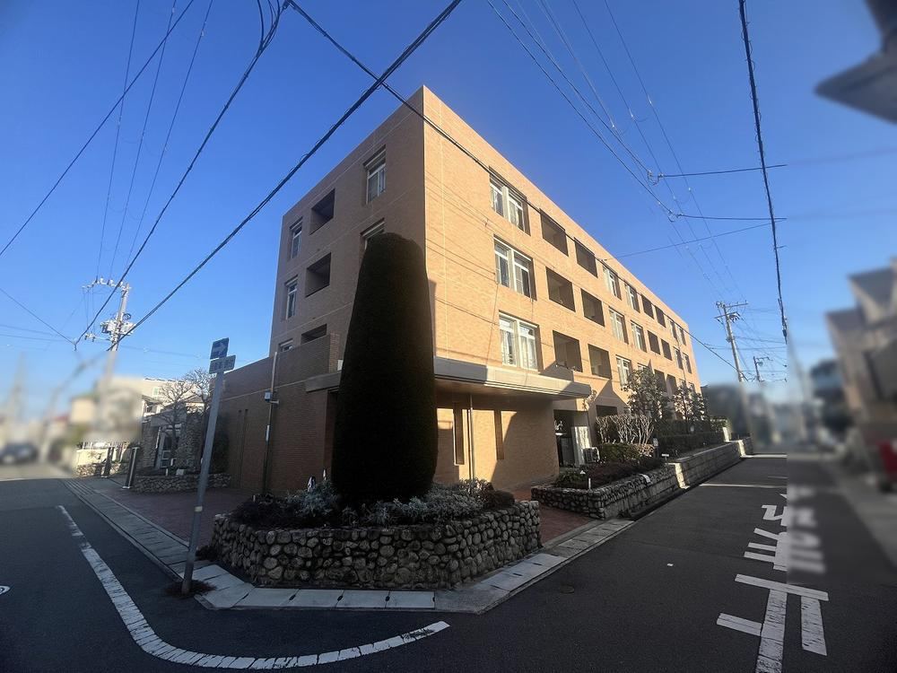 3LDK apartment in Higashinada Ward, Kobe, Hyogo - Photo 1