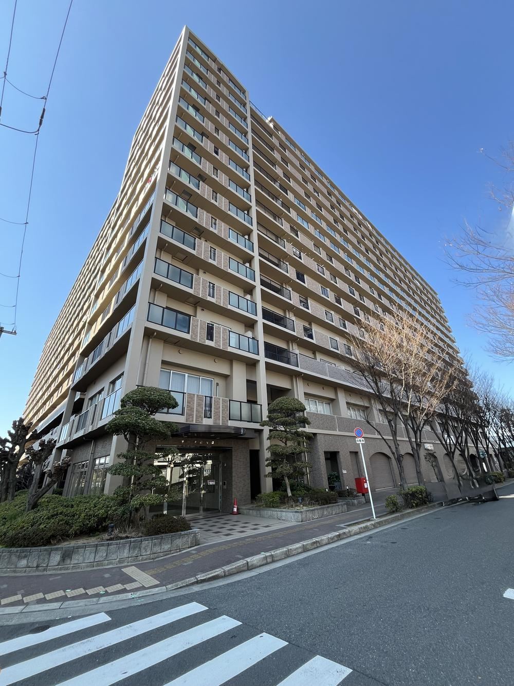 3LDK apartment in Higashiosaka, Osaka - Photo 1