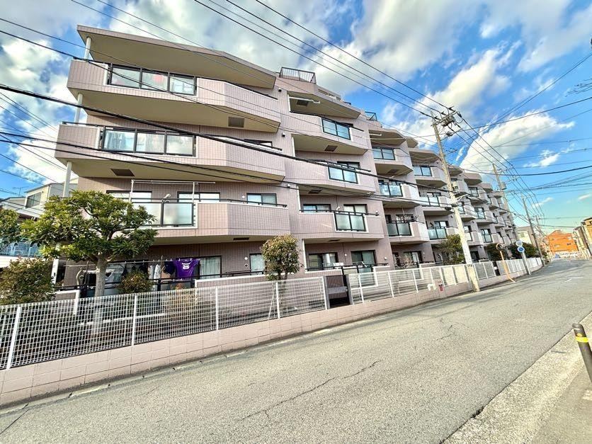 Spacious 4LDK Apartment in Arima - Photo 1