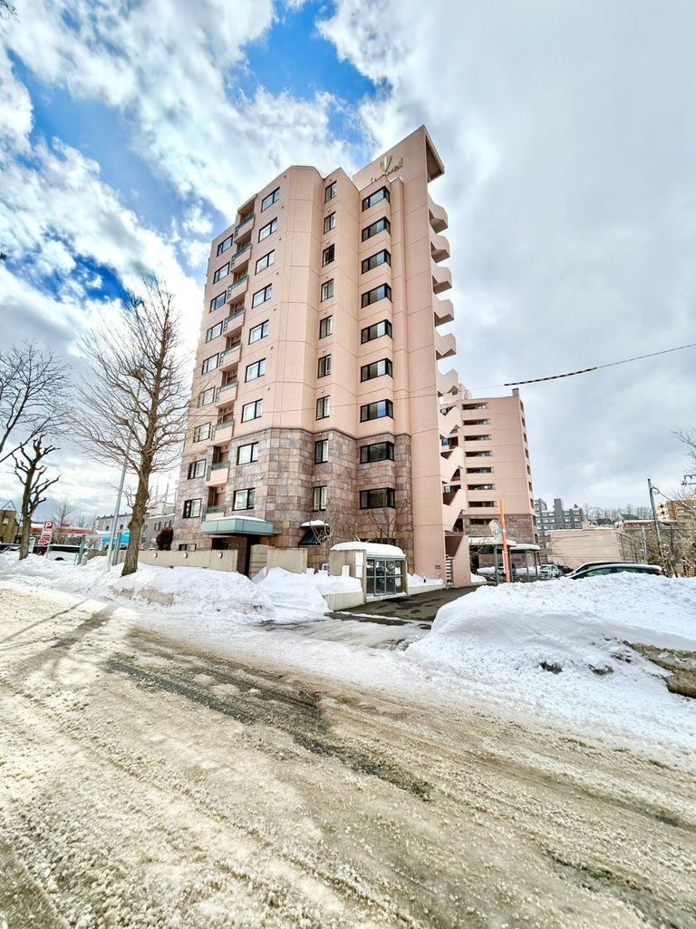 3LDK apartment in Minami Ward, Sapporo, Hokkaido - Photo 1