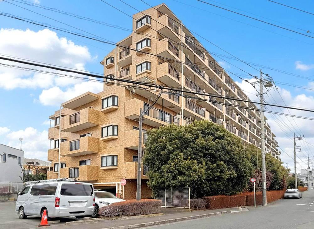 Spacious 2LDK Apartment with Private Garden in Higashimurayama - Photo 1