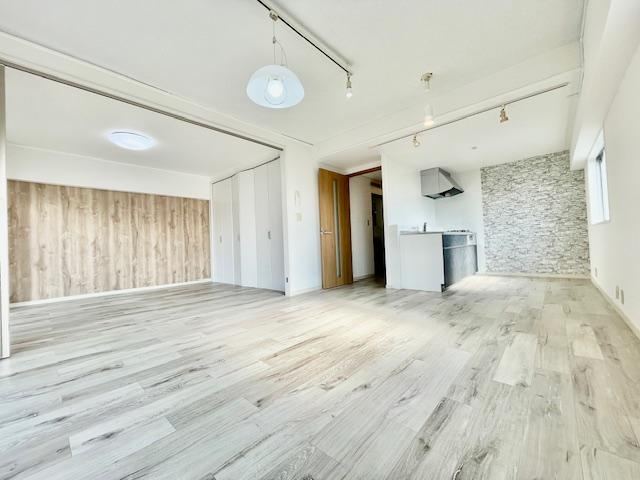 Spacious 3LDK Corner Apartment in Inagi - Photo 1