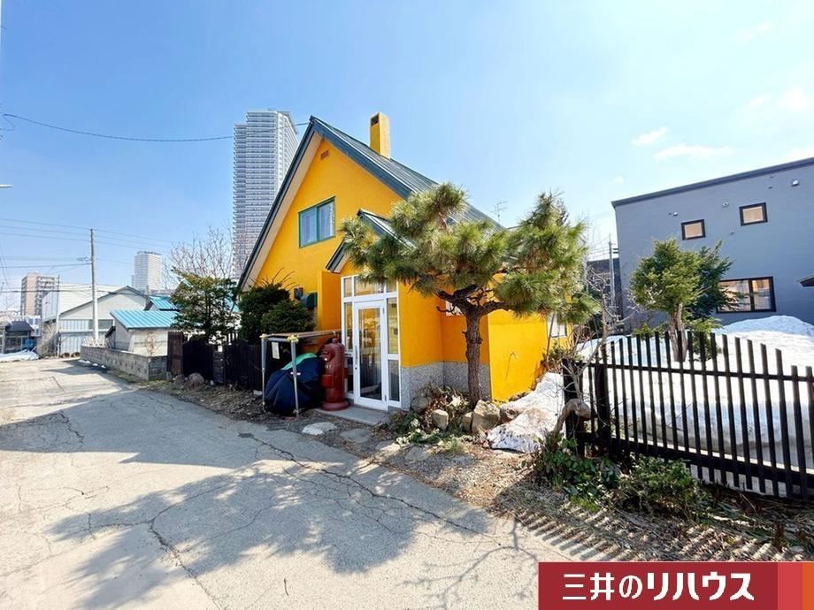 340 m² land in Nishi Ward, Sapporo, Hokkaido - Photo 1