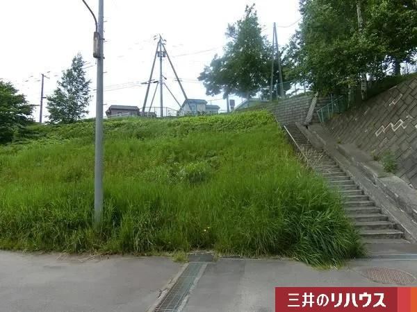 Spacious Land Near Otaniichi Station in Sapporo - Photo 1