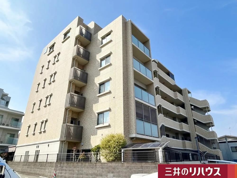 4LDK apartment in Onojo, Fukuoka - Photo 1