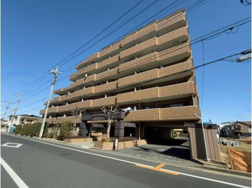 Spacious 4LDK Apartment in Ageo - Photo 1
