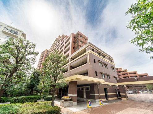 Renovated 3LDK Apartment in Oi - Photo 1