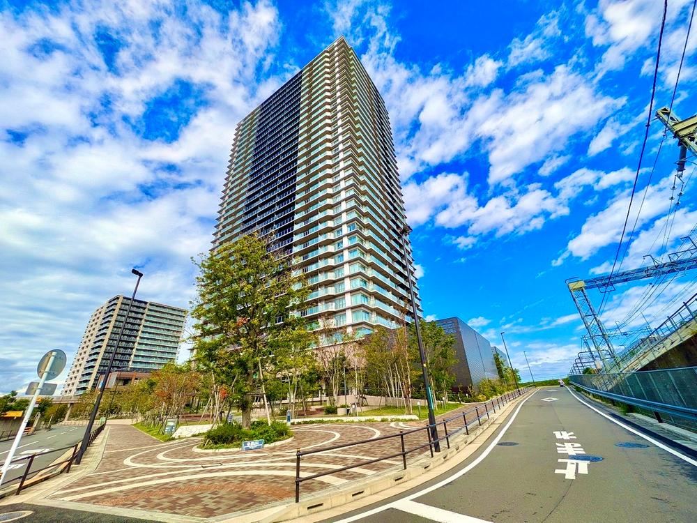 Stunning Riverside Tower Residence with Scenic Views - Photo 1