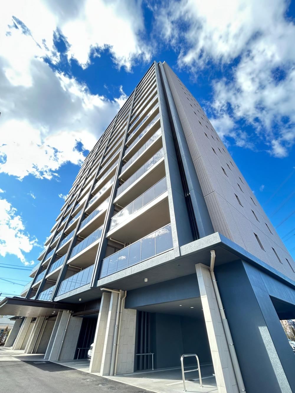 Spacious 2LDK Apartment with Ample Storage - Photo 1