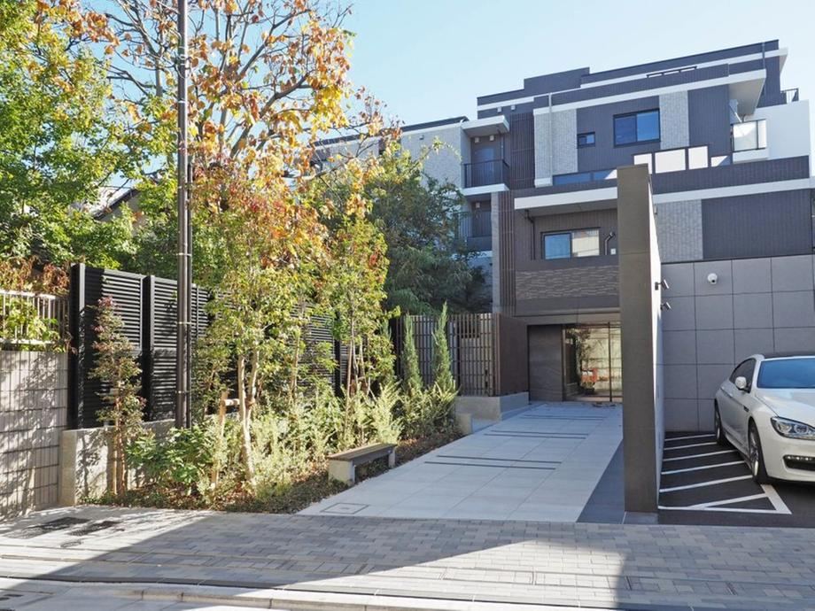 Sophisticated 1LDK Apartment in Osaki - Photo 1