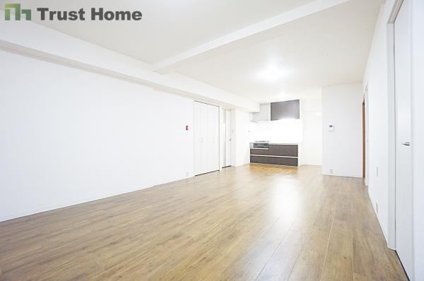 4LDK apartment in Suita, Osaka - Photo 1