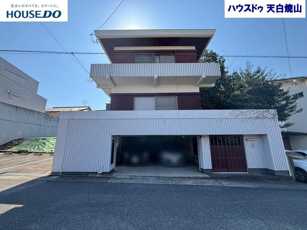 Quiet 6LDK Home with Ample Parking - Photo 1