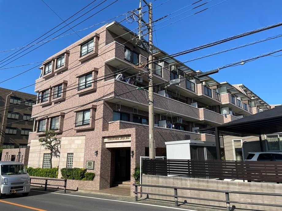 Renovated 3LDK Apartment with Spacious Layout - Photo 1