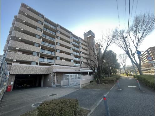 Bright 3LDK Apartment with Terrace Near Hase Station - Photo 1