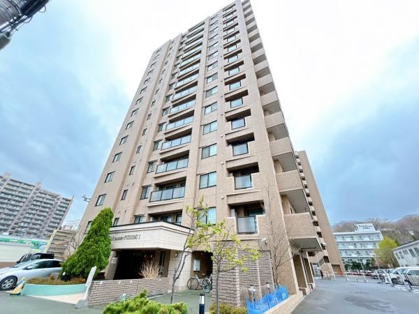 Renovated 4LDK Apartment in Central Sapporo - Photo 1