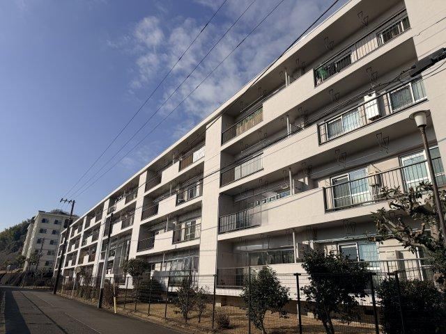 3LDK Apartment in Tomioka East, Near Keikyu Tominaka Station - Photo 1