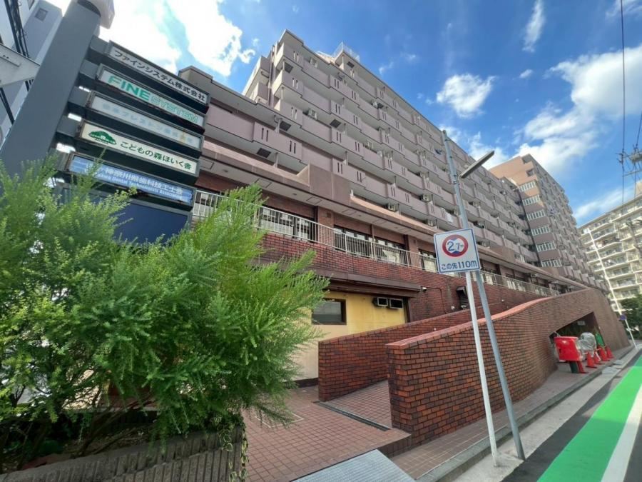 Bright 3LDK Apartment with Full Renovation in Yokohama - Photo 1