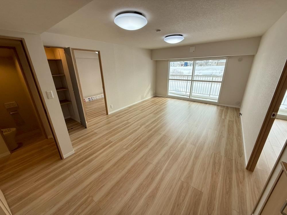 Spacious 3LDK Apartment in Chuo-ku, Sapporo - Photo 1