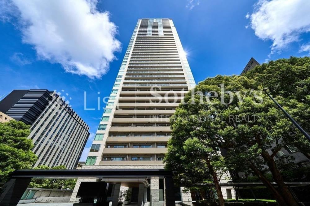 2LDK apartment in Minato Ward, Tokyo - Photo 1