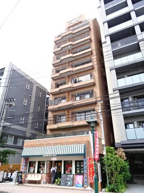 Vibrant 2LDK Apartment in Ichibancho - Photo 1