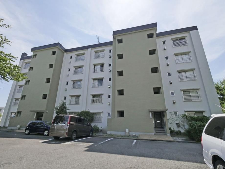 Convenient 2LDK Apartment Near Byofurura Station - Photo 1