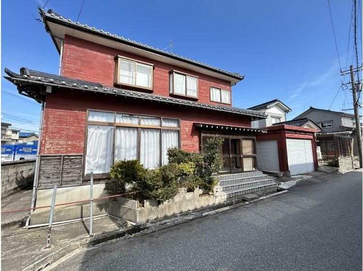 Spacious 9DK House with Convenient Access - Photo 1
