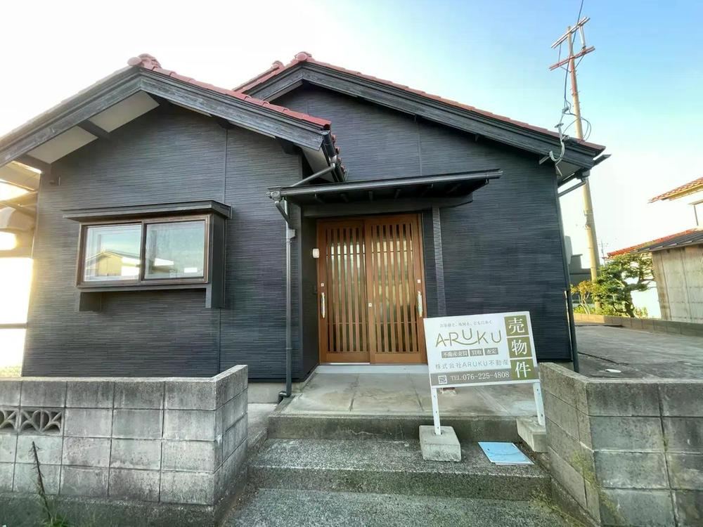 Fully Renovated House in Dorin Town - Photo 1