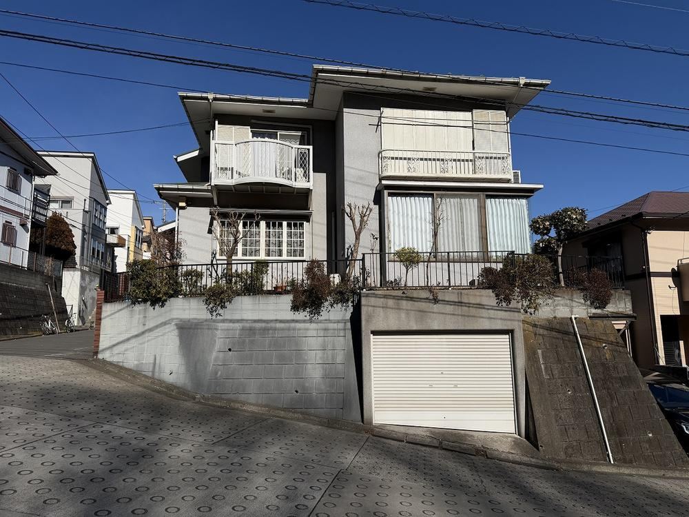 Spacious 3LDK House on Corner Lot in Yokohama - Photo 1
