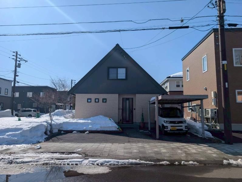 Spacious 4LDK Home with Solar Power in Kiyota, Sapporo - Photo 1