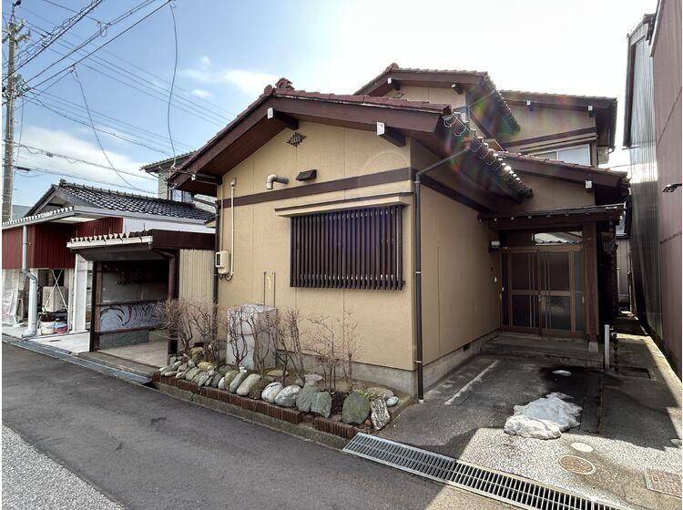 Spacious 7DK House in Family-Friendly Area - Photo 1