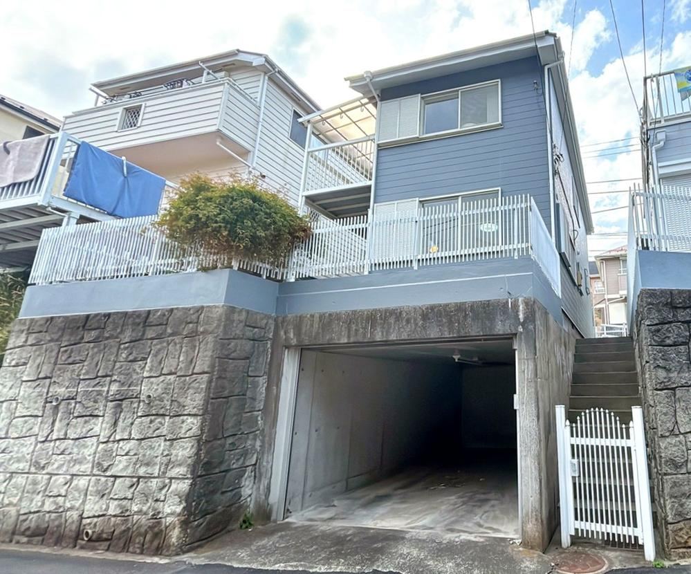 Renovated 3LDK Home with Electric Shutter Garage in Fujisawa - Photo 1