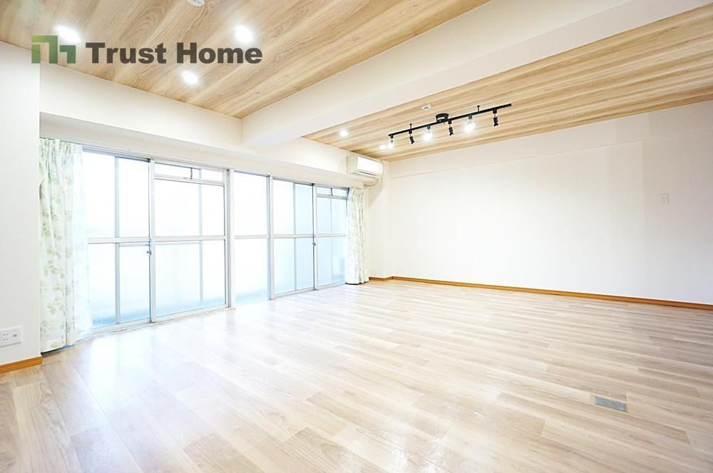 3LDK apartment in Yodogawa Ward, Osaka - Photo 1