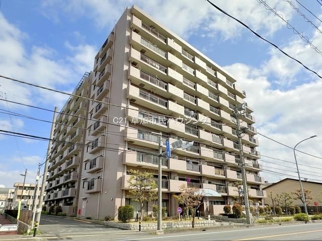Renovated 4LDK Corner Apartment in Soka - Photo 1