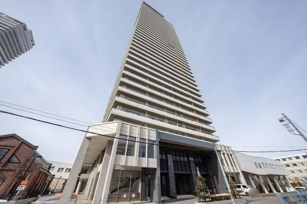 Renovated 4LDK Apartment in Sapporo - Photo 1