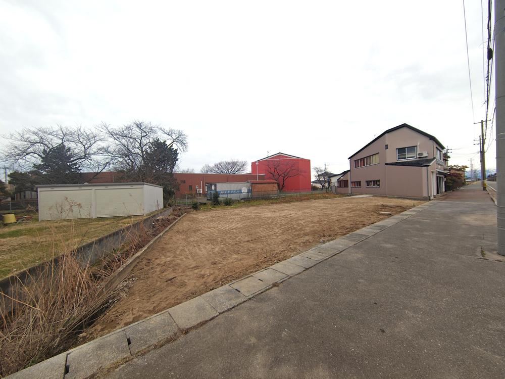 Spacious Land Near Convenience Store in Naoriyama - Photo 1