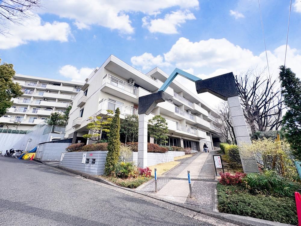 Newly Renovated 4LDK Apartment in Shirohata - Photo 1