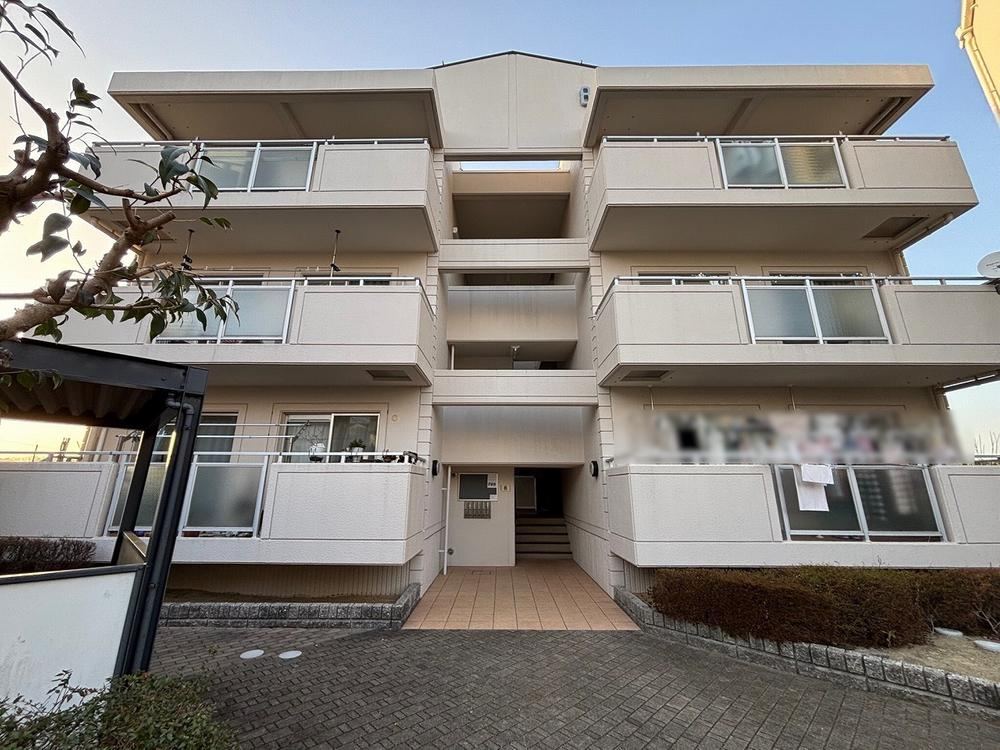 3LDK+S apartment in Kita Ward, Kobe, Hyogo - Photo 1