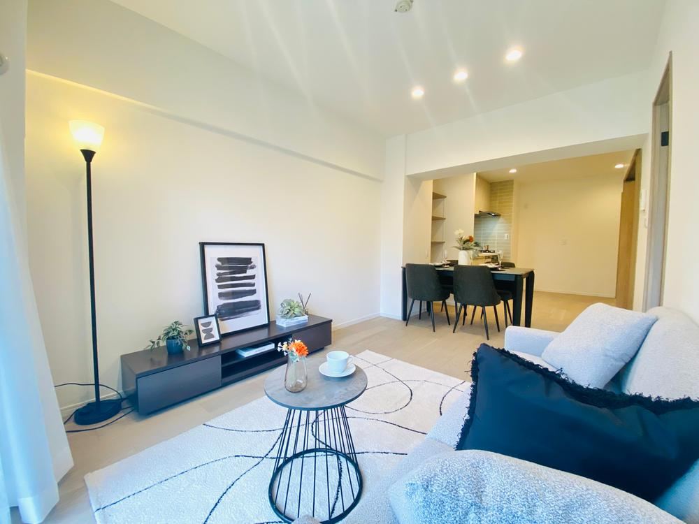 Fully Renovated 3LDK Apartment with Pet-Friendly Options - Photo 1