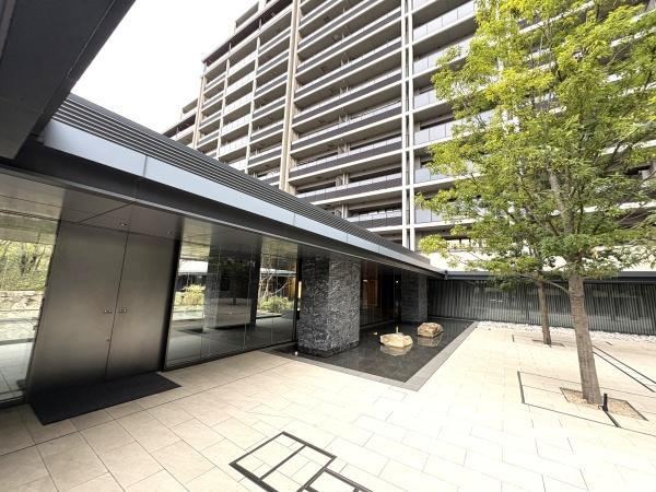 Spacious 3LDK Apartment in Takada - Photo 1