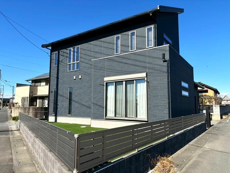 Spacious 4LDK Detached House with Garden in Gyoda - Photo 1