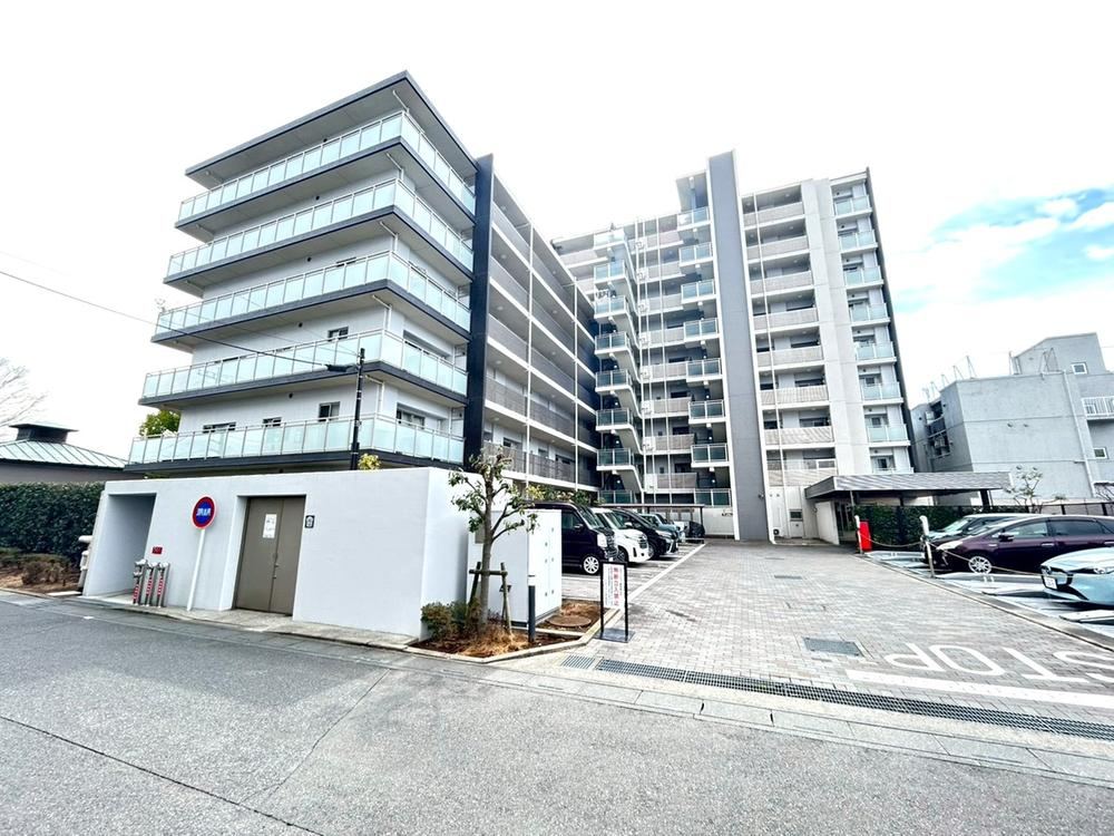 Renovated 3LDK Apartment Near Kamou Station - Photo 1