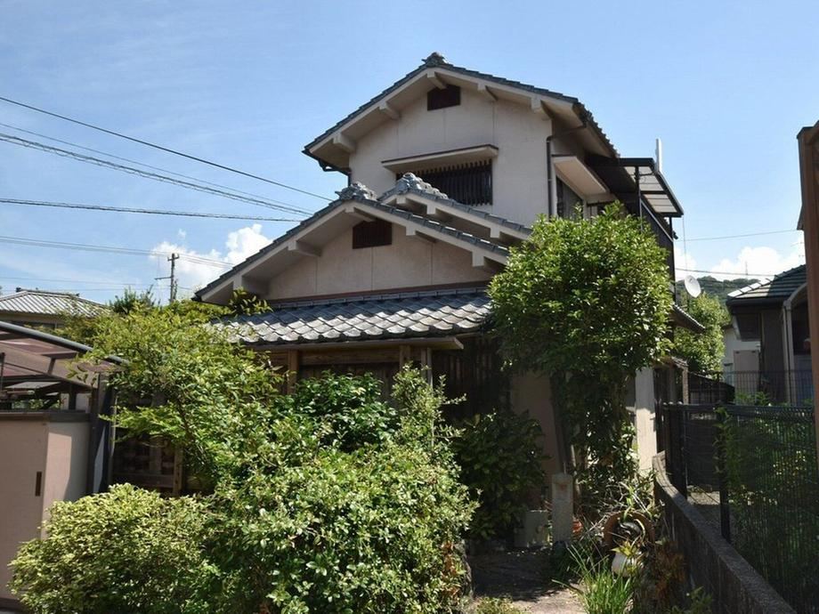 4LDK house in Matsuyama, Ehime - Photo 1
